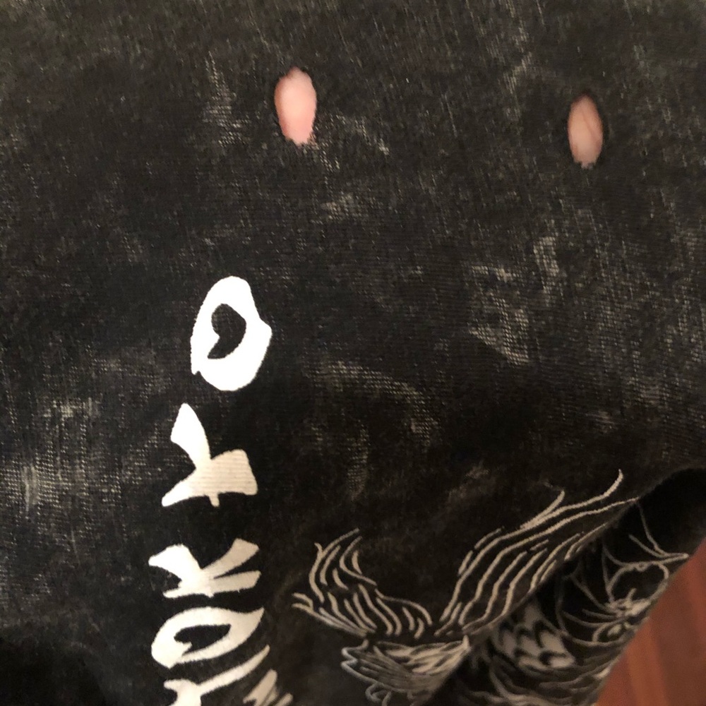 Forever 21 Black Tokyo T-shirt - Picture 3 of 3